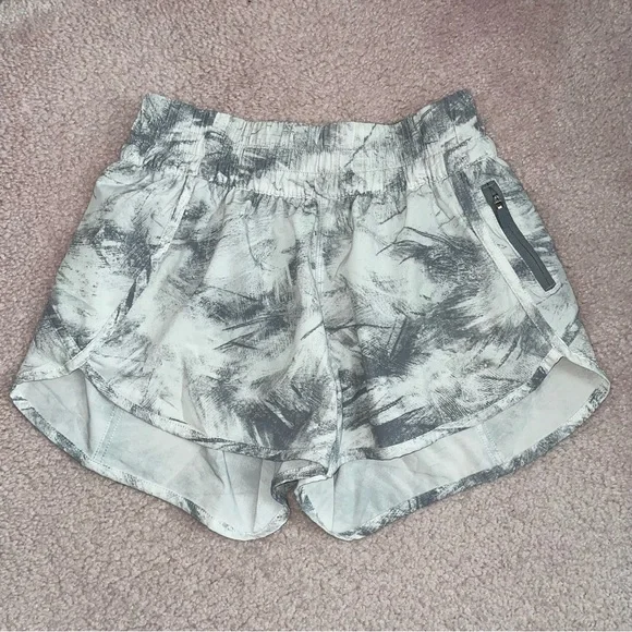 Lululemon shorts - Picture 3 of 8